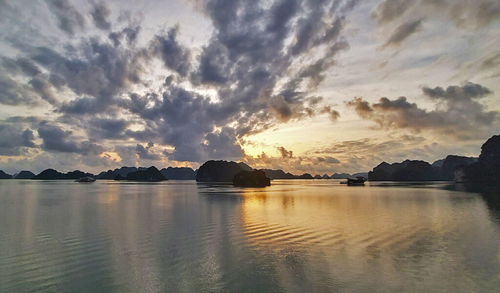 crucero bahía Halong vietnam